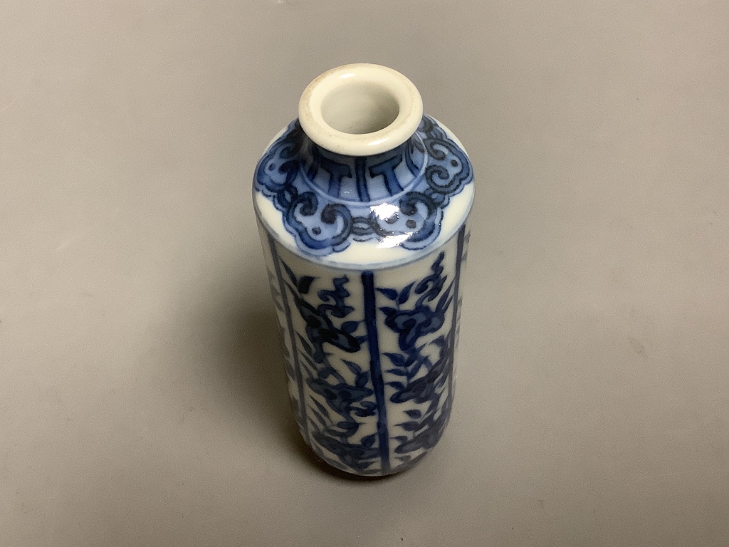 A Chinese blue and white 'lingzhi' snuff bottle, height 10cm